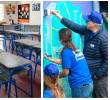 Fuera de la entrega del mobiliario, el voluntariado de Postobón pintó murales en los colegios. FOTOS: ALCALDÍA