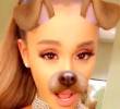 Una de las tendencias de 2016 era publicar fotografías con filtros de Snapchat como este de perrito. FOTO: Redes sociales Ariana Grande
