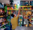 Los usuarios que aumenten significativamente su consumo eléctrico podrían enfrentar cobros adicionales en sus facturas bajo el nuevo esquema planteado por la CREG. FOTO EL COLOMBIANO