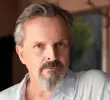 Miguel Bosé preocupa a sus fanáticos por el tono de su voz y el estado de salud. FOTO: Colprensa