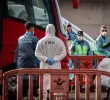 <p></p><p>Tripulantes y pasajeros del crucero Hondius afectados por el brote de Hantavirus llegan a Países Bajos tras la evacuación internacional. Foto: Getty</p>