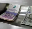 El banco reconoce que el peso colombiano ya ha tenido una valorización importante. Solo en el último mes la moneda ganó cerca de 6% frente al dólar y, en lo corrido de 2026, acumula una apreciación superior a 10%. Foto: Colprensa