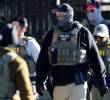 La política permitía que agentes de ICE realizaran arrestos de migrantes dentro o cerca de tribunales de inmigración, una práctica que ahora quedó suspendida por orden de un juez federal de California. FOTO: AFP.