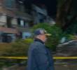 El bombero Wilson Yepes atendió el llamado de su esposa que le anunciaba el grave daño de su casa. FOTO: IMAGEN TOMADA DE VIDEO