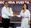 Keiko Fujimori quedó a la espera de su proclamación oficial como presidenta electa de Perú, mientras su rival Roberto Sánchez denunció irregularidades en la votación en el exterior y anunció que no reconocerá los resultados. FOTO: AFP.