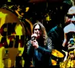 Ozzy Osbourne, con su inconfundible presencia y voz rasposa, lideró la última presentación de Black Sabbath en una noche cargada de historia y emoción. FOTO Getty