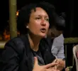 La senadora Isabel Zuleta durante la diligencia judicial en la cárcel La Picota, en la que alias Pipe Tuluá entregó un arma de fuego que, según las autoridades, sería usada contra otro interno. FOTO: REDES SOCIALES.