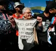 Los jubilados han encabezado varias marchas en Argentina para que suban el valor de su pensión. FOTO AFP