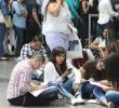 Las mujeres cargan con la mayor parte del trabajo doméstico y de cuidado no remunerado. FOTO: EL COLOMBIANO