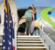 <span class=mln_uppercase_mln>Cada</span><b><span class=mln_uppercase_mln> migrante recibió 1.000 dólares</span></b><span class=mln_uppercase_mln> por acogerse al plan de autodeportación de la administración de Donald Trump. Se trata del primer vuelo que no fue liderado por el Servicio de Inmigración y Control de Aduanas de Estados Unidos (ICE), sino parte de un programa voluntario gestionado directamente por el Departamento de Seguridad Nacional (DHS). FOTO: DHS</span>