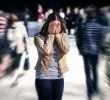 El estudio estima que pasar más de dos horas al día frente a pantallas con fines recreativos podría estar relacionado con el 20% de los casos de depresión en personas menores de 25 años en todo el mundo. FOTO: Getty.