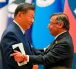 Xi Jinping, presidente de China; y Gustavo Petro, presidente de Colombia. FOTO CORTESÍA PRESIDENCIA.
