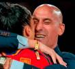 Luis Rubiales besó a Jenni Hermoso sin su consentimiento durante la ceremonia de premiación del Mundial Femenino de Australia 2023, del que España se llevó el título. FOTO: Getty