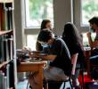 La iniciativa incluye recursos para 34 instituciones técnicas y tecnológicas, y permite a comunidades educativas crear veedurías con apoyo de la Contraloría para vigilar el uso de los fondos. FOTO: CAMILO SUÁREZ