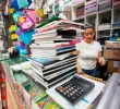 Miles de familias se preparan para desembolsar una suma importante en las diferentes categorías de útiles de sus hijos, que van desde cuadernos, libros y carpetas, pasando por colores, lápices, esferos, borradores, hasta terminar en maletas, loncheras y cartucheras. FOTO: Sneyder Gutiérrez.