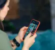 La Corte Constitucional declaró inexequible parte de la norma que permitía a los operadores móviles ofrecer acceso gratuito a ciertas aplicaciones como WhatsApp, Facebook, TikTok o Waze en sus planes prepago y pospago. FOTO: Camilo Suárez.