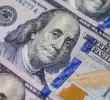 La cotización del dólar abrió al alza este viernes, lo que representó un incremento de $17,81 frente a la Tasa Representativa del Mercado.