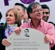 El presidente Gustavo Petro firmó en mármol en 2018 que no convocaría a una Constituyente. FOTO COLPRENSA