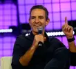 David Vélez anunció una donación de $100.000 millones para apoyar a los colombianos afectados por la emergencia, en un gesto de solidaridad con las comunidades damnificadas. FOTO AFP