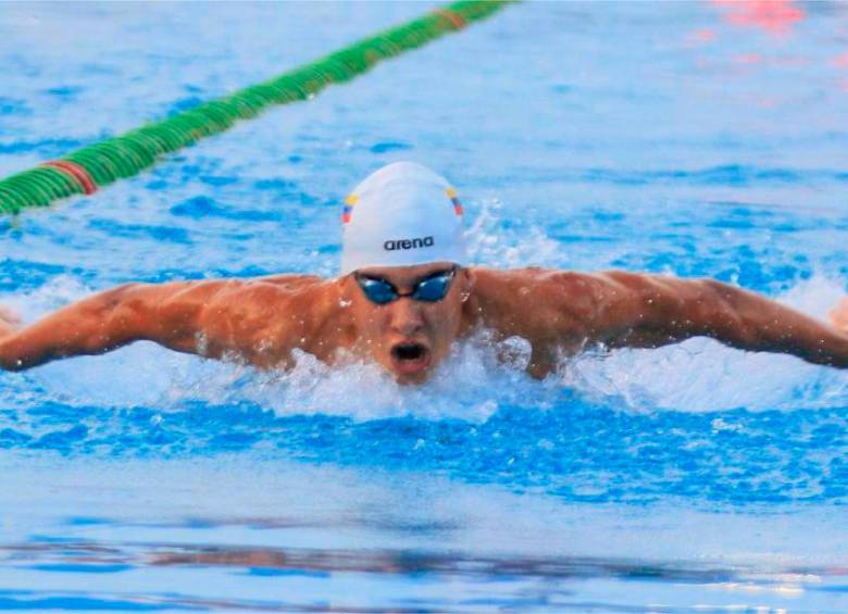 Samuel Muñoz quedó en el podio de la natación de los Juegos Deportivos Escolares Centroamericanos y del Caribe. FOTO cortesía juegos