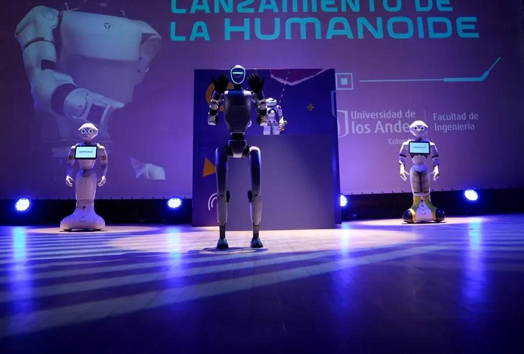 El robot participará en actividades académicas y extracurriculares como asistente de laboratorio, patrullaje de seguridad, guía en eventos e incluso como promotor de reciclaje dentro del campus. FOTO: Cortesía