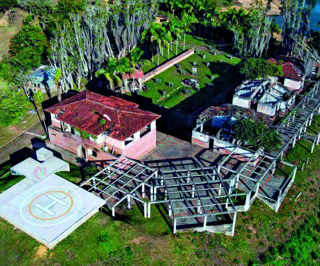 La finca La Manuela, rodeada por el embalse de Guatapé, y uno de los principales atractivos turísticos de El Peñol, tiene 7.826 metros cuadrados y la subastaron en $7.700 millones. FOTO Camilo Suárez