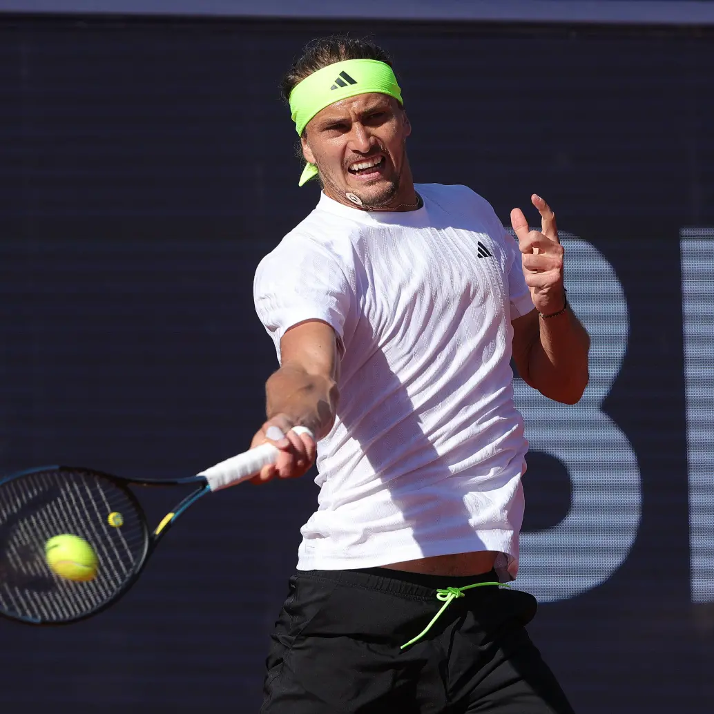 Alexander Zverev perdió la primera ronda tras cinco sets contra el francés Arthur Rinderknech en Wimbledon. Imagen tomada de Agencia Xinhua. 