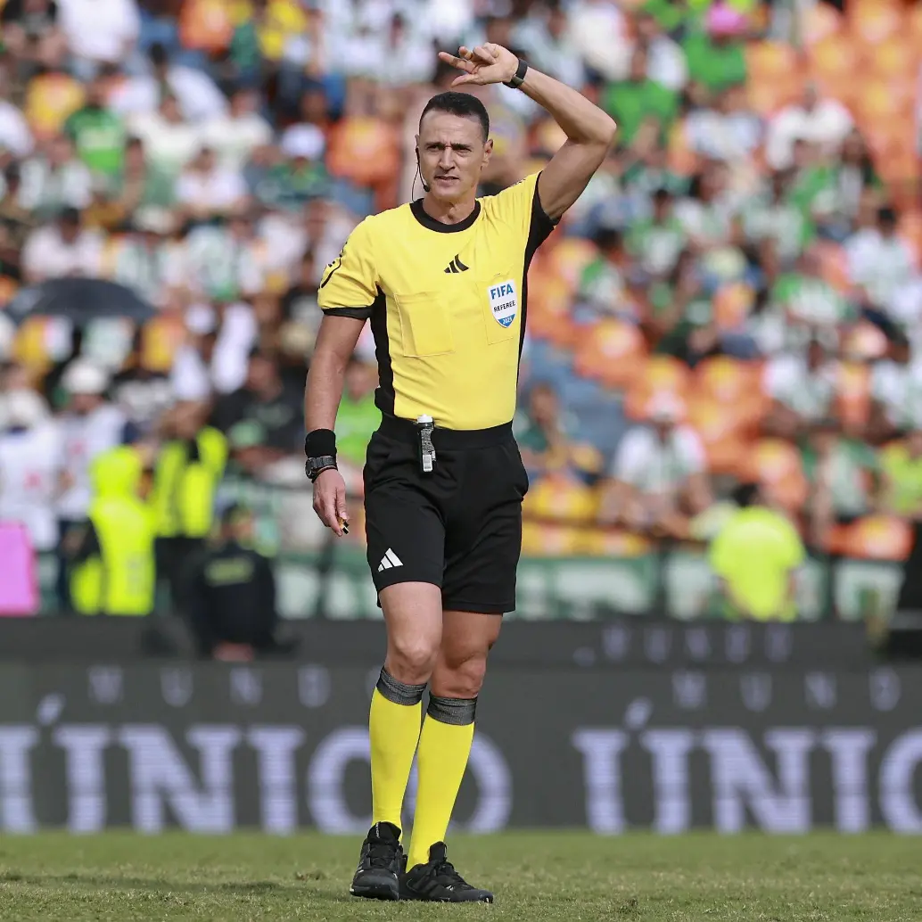 Wílmar Roldán de 45 años ha anunciado que está cerca del retiro como árbitro profesional. Foto: Manuel Saldarriaga Quintero.