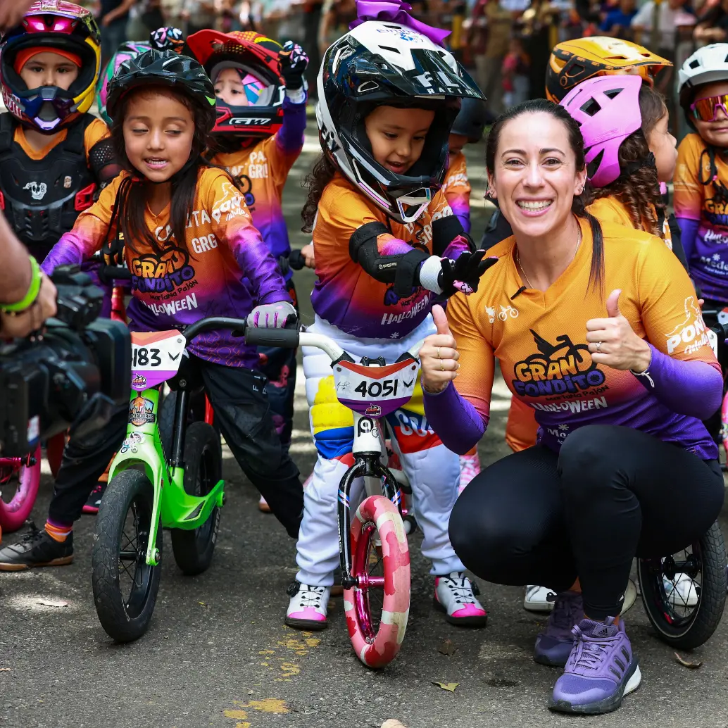 Mariana Pajón y su Gran Fondito en su segunda edición, celebrado en 2024 en el Parque Norte de Medellín. Foto: Manuel Saldarriaga Quintero.