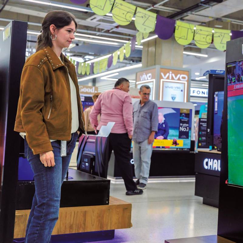 El Mundial 2026 impulsará el comercio en Colombia con crecimientos de doble dígito en televisores, en un mercado donde el 92,7% de hogares ya tiene uno. FOTO CAMILO SUÁREZ