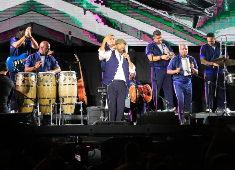 Era, sin duda, uno de los artistas más esperados de la noche. Juan Luis Guerra regresaba a Medellín a presentarse con su grupo 440. FOTO Esneyder Gutiérrez