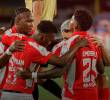 Santa Fe celebró una nueva victoria en el clásico bogotano después de remontar un marcador adverso ante Millonarios. FOTO: @SantaFe