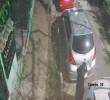 En la imagen se nota al hombre que habría quebrado los vidrios del carro del profesor Edwin y sacó el computador. IMAGEN TOMADA DE VIDEO