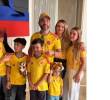 El candidato a la presidencia de Colombia, Abelardo de la Espriella, junto a su familia en el video en el que invitaba a los colombianos a salir a votar. FOTO PANTALLAZO