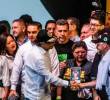 Gustavo Petro durante el tarimazo en La Alpujarra el 21 de junio de 2025. Junto a él los capos presos de las bandas del Valle de Aburrá. Foto: El Colombiano