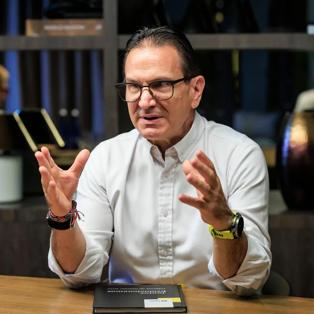 El presidente de Grupo Cibest, Juan Carlos Mora, destacó que la entidad sumó utilidades por $1,5 billones en el primer trimestre del año, impulsadas por el crecimiento de sus activos y su apuesta por servicios financieros digitales y sin fronteras. FOTO Camilo Suárez