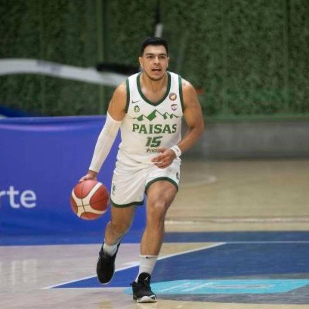 Andrés Carmona despejó el camino del triunfo para Paisas en el segundo duelo de la final ante Caimanes, en el Iván de Bedout. FOTO ESNEYDER GUTIÉRREZ 