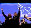 El presidente de Argentina, Javier Milei, y su hermana y secretaria general de la Presidencia, Karina Milei, en el acto de cierre de campaña de La Libertad Avanza. FOTO AFP