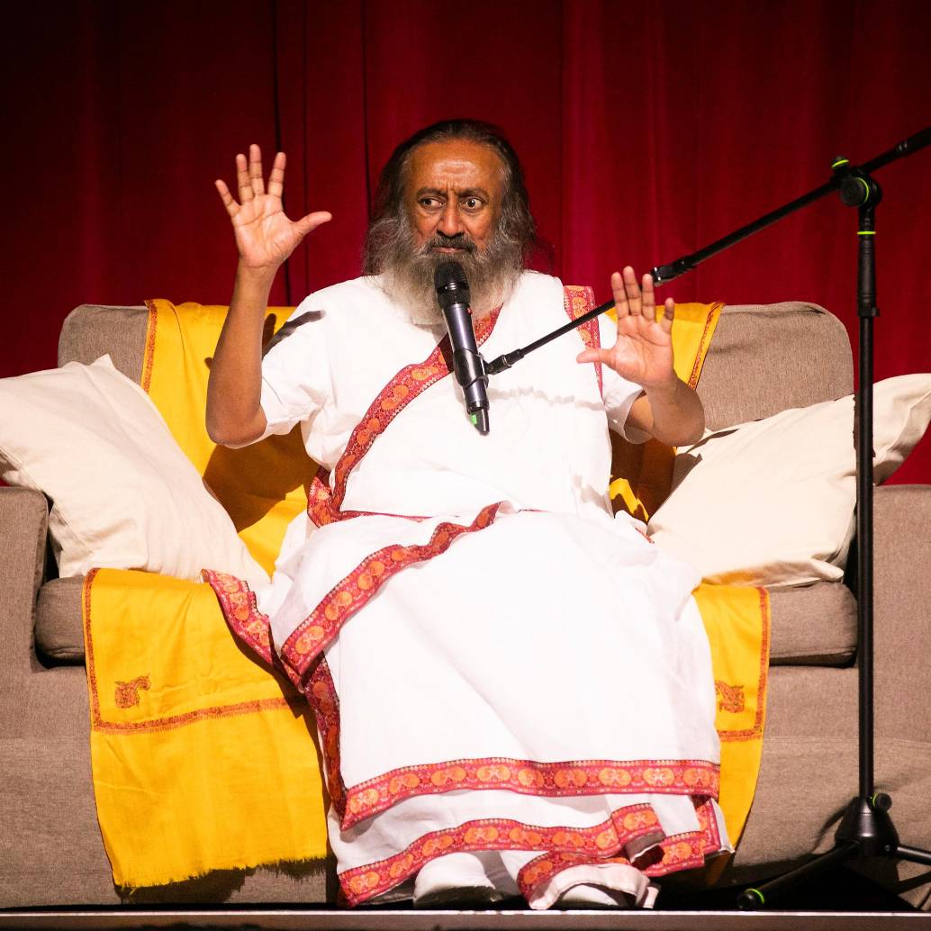 La llegada de Gurudev a Medellín fue posible gracias a una alianza entre Comfama y El Arte de Vivir.<span class="mln_uppercase_mln"> FOTO</span> <b><span class="mln_uppercase_mln">Esneyder gutiérrez</span></b>