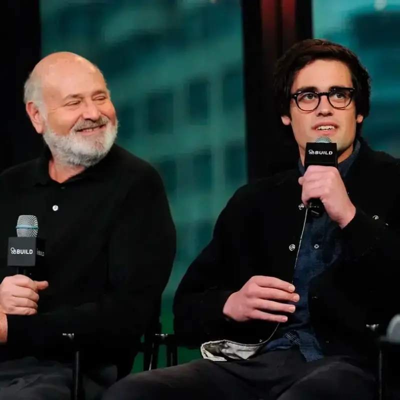 Rob Reiner (Izq,) y Nick Reiner (Der.) trabajaron juntos en la película Being Charlie, la cual está inspirada en su relación y los problemas de drogadicción de Nick. FOTO: Getty