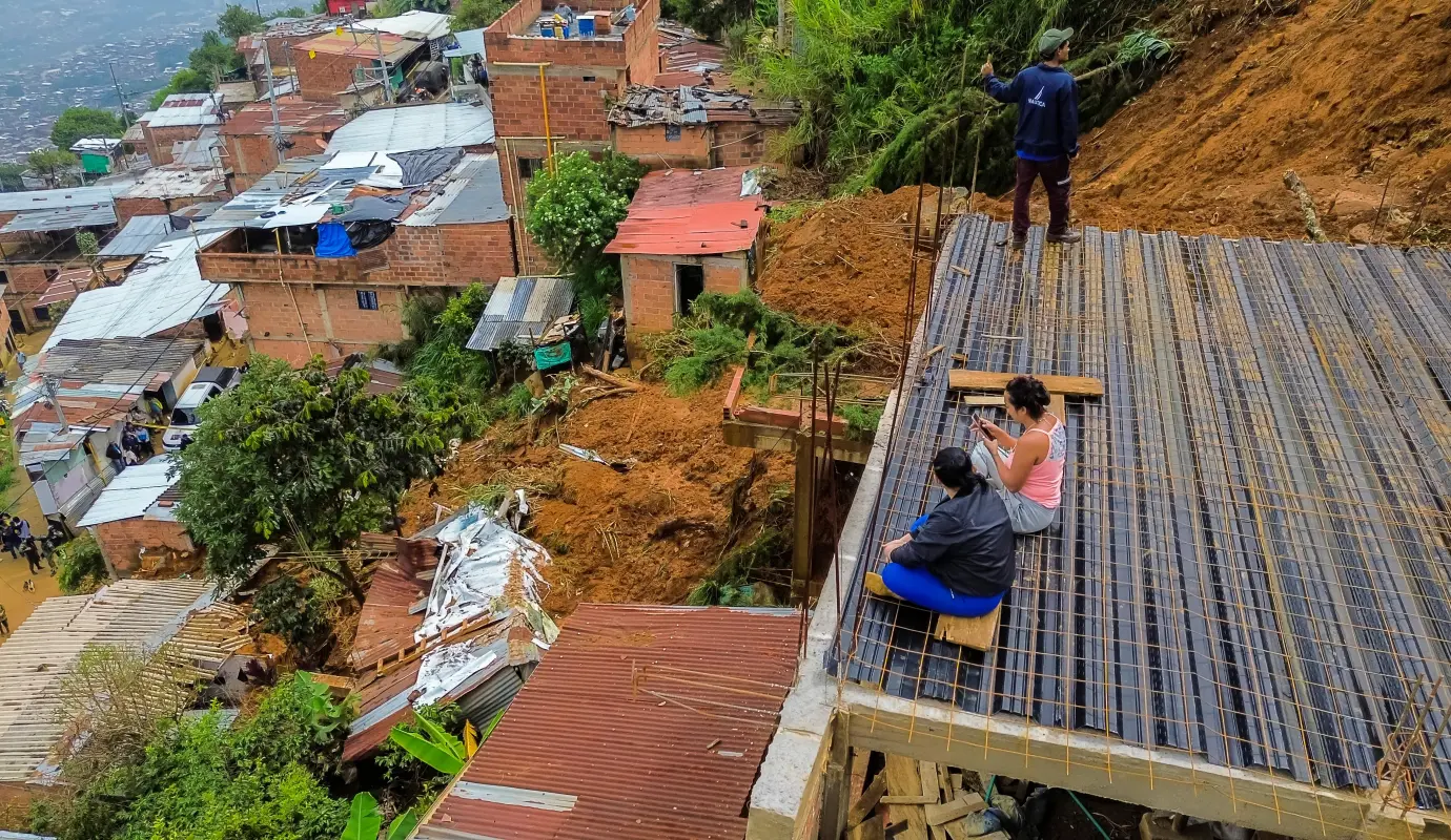 El reporte del deslizamiento fue hecho hacia las 3:10 a.m. de este viernes en la línea de emergencias del 123. Foto: Camilo Suárez Echeverry