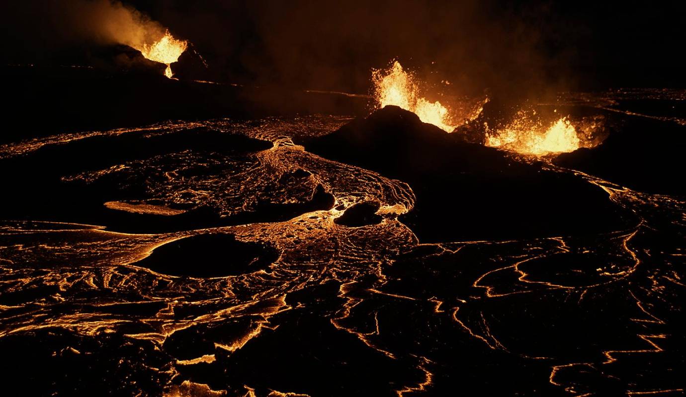 Además de la lava, la erupción ha generado grandes cantidades de ceniza volcánica y gases tóxicos. Foto: GETTY