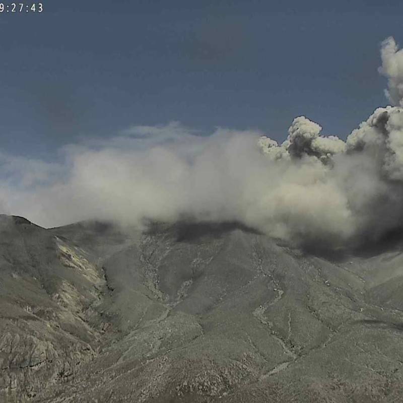 Emisión de ceniza en el volcán Puracé. FOTO Servicio Geológico Colombiano