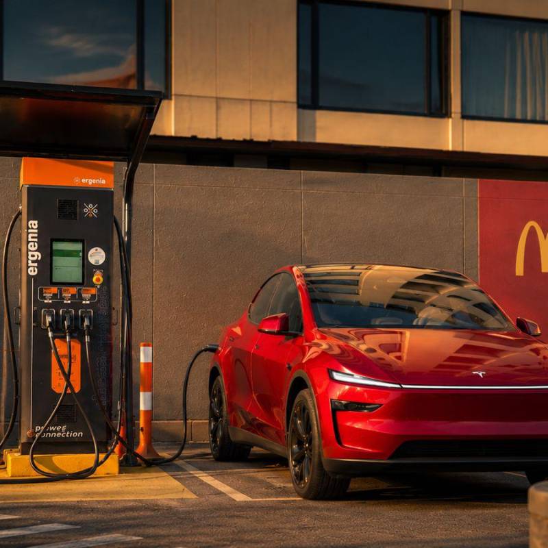 El mercado de vehículos electrificados mantuvo un fuerte ritmo de crecimiento en Colombia durante el primer semestre de 2026. De acuerdo con cifras de la Andi y Fenalco, entre enero y junio se matricularon 24.477 vehículos eléctricos y 44.605 híbridos, para un total de 69.082 unidades. FOTO: Cortesía.