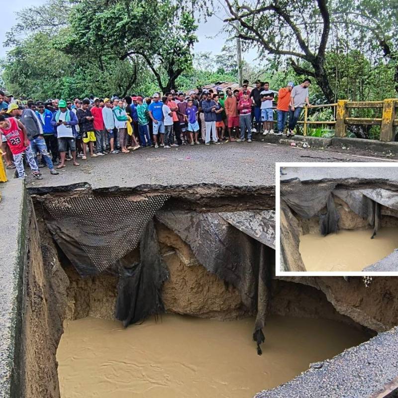 El primer colapso se registró en el puente sobre el río Mulatos, estructura clave que conecta a Urabá con Montería por una de las vías nacionales más importantes. FOTO: Cortesía