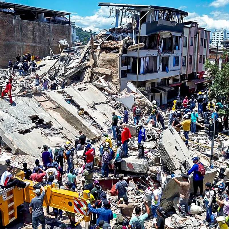 Hay 11 decretos, con los que busca reunir recursos para la atención del terremoto. FOTO: El Colombiano.