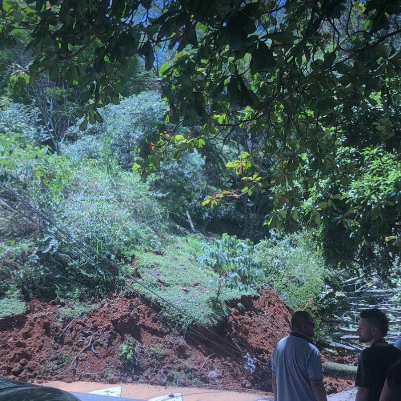 Así quedó la vía que conecta El Picacho con el barrio Paris en Bello. FOTO: Cortesía Denuncias Antioquia
