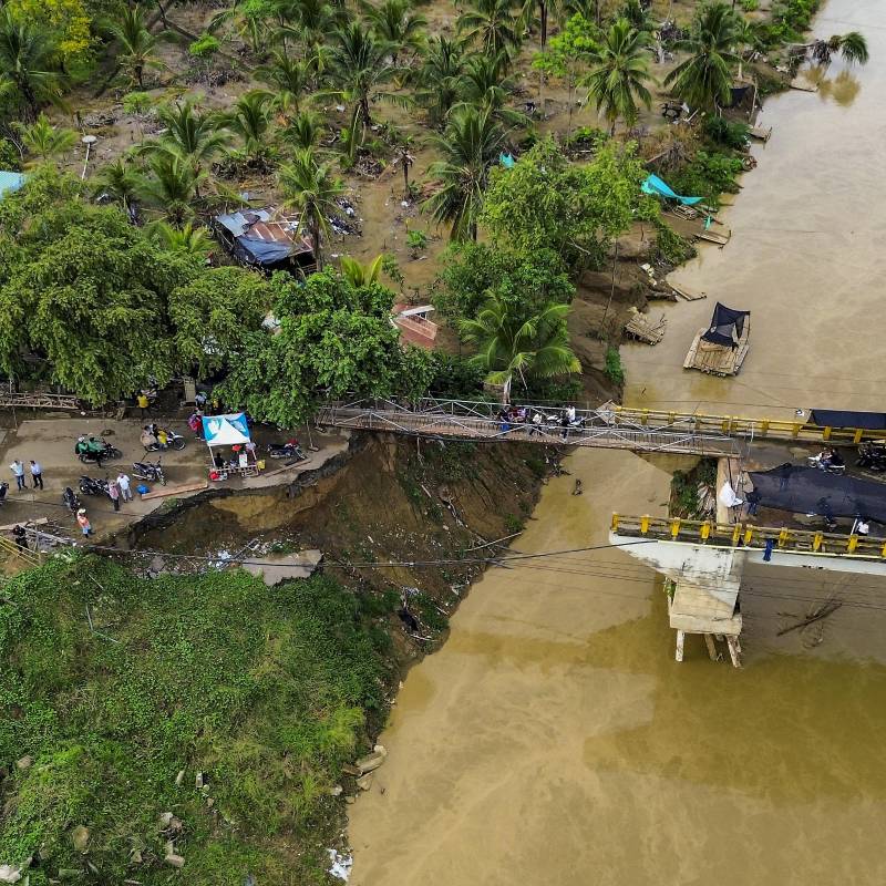 Tras el invierno así quedó el puente que une los dos extremos de San Juan de Urabá. Foto: Andrés Camilo Suárez Echeverry
