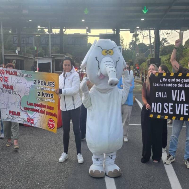 La manifestación, se realizó en la tarde de este jueves 30 de julio en el corredor de El Escobero. FOTO: Cortesía