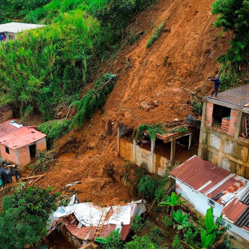 El derrumbe se presentó en un sector del barrio Carambolas, en el nororiente de Medellín. FOTO: Camilo Suárez